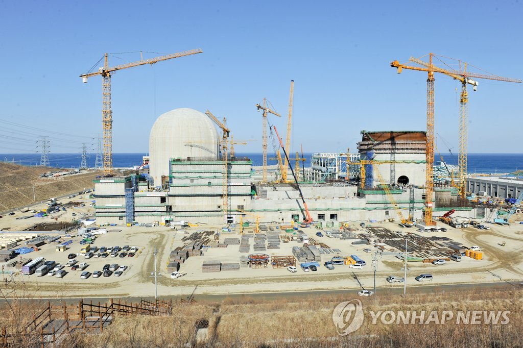 2015년 4월 2일 한국수력원자력이 경북 울진에 건설 중인 신한울 원자력발전소 1.2호기 모습 [한국수력원자력 제공 = 연합뉴스]
