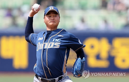 박명환의 힘찬 투구