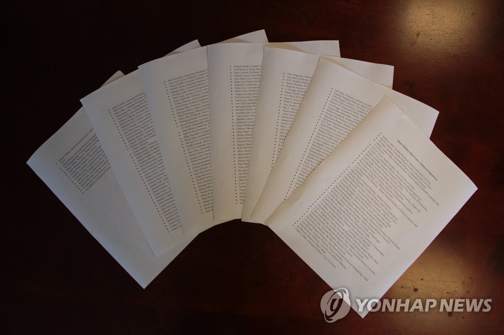 '아베 역사인식 비판' 전방위 확산…서명학자 전세계 500명 육박