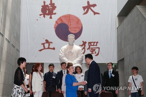 안중근 의사 기념관 찾은 독립유공자 후손