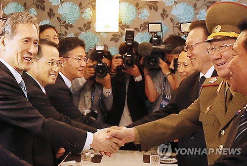 김관진-황병서 10개월만에 대좌