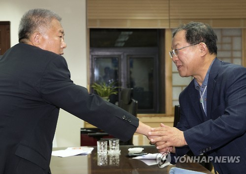손 잡은 노사
