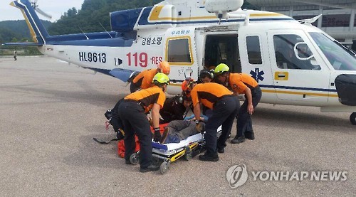 버섯채취 중 추락한 등산객 구조