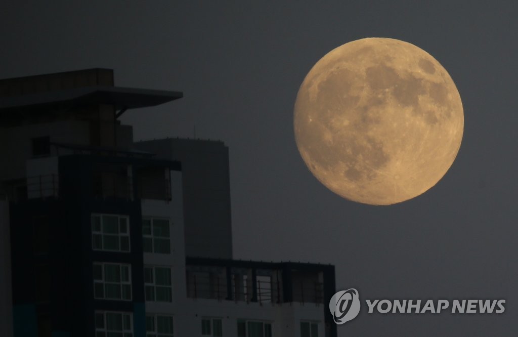 한가위 보름달