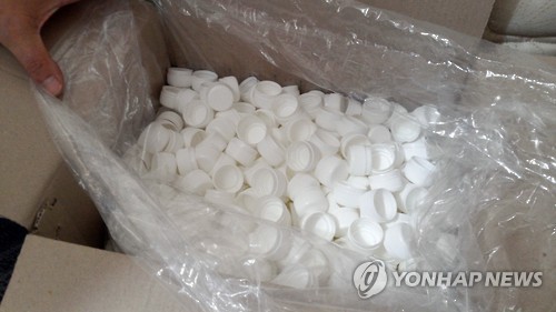 '물갈이' 가짜 생수통 뚜껑