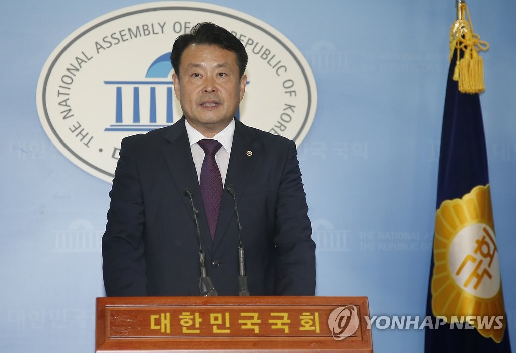 입장 발표하는 김대년 선거구획정위원장