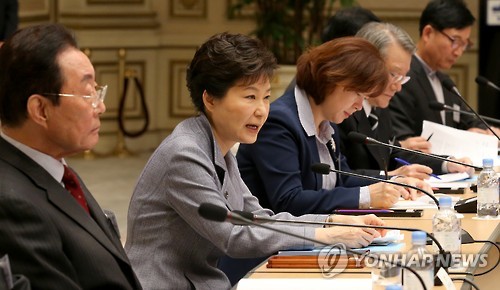 박근혜 대통령이 5일 청와대에서 열린 통일준비위원회 제6차회의를 주재하고 있다.