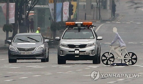 보행자 인식 미션 수행하는 자율주행차