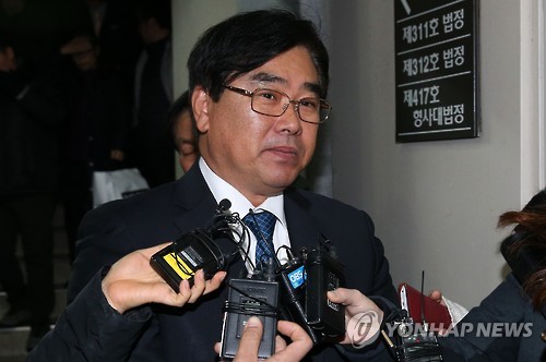 법정 나서는 '천안함 좌초설' 신상철