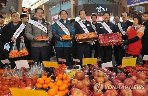 전통시장 방문한 울산시장과 현대차 노사 대표