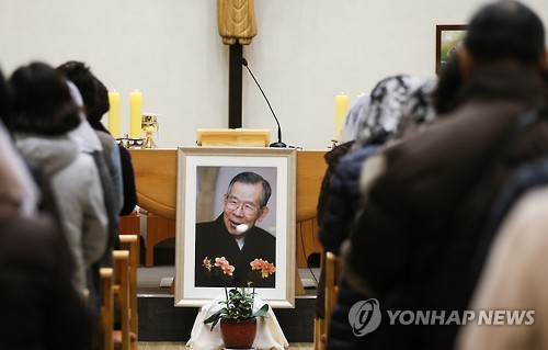 고 김수환 추기경 추모미사 열린 서울성모병원