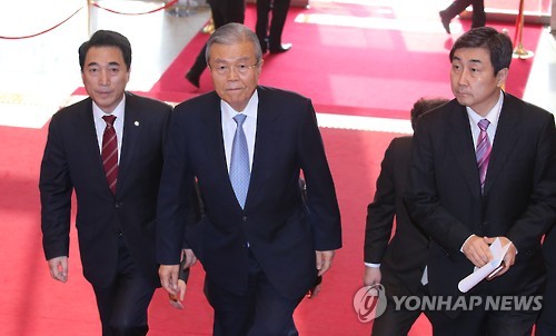 의장실로 향하는 김종인 대표