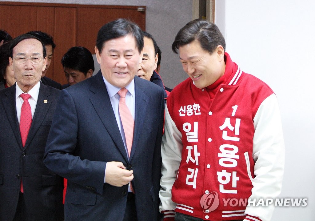 신용한 지원 나선 '친박 핵심' 최경환