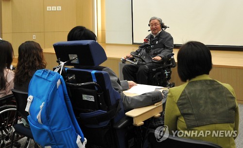 격려사하는 이상묵 교수