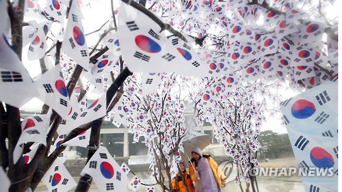 무럭무럭 자라는 태극기 나무