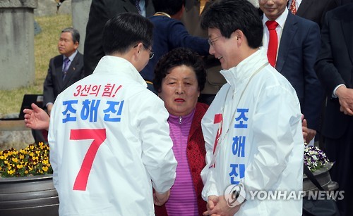 <총선> 격려 받는 유승민·조해진