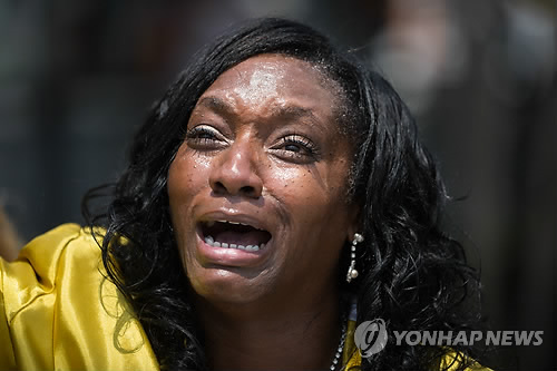 오열하는 플로리다