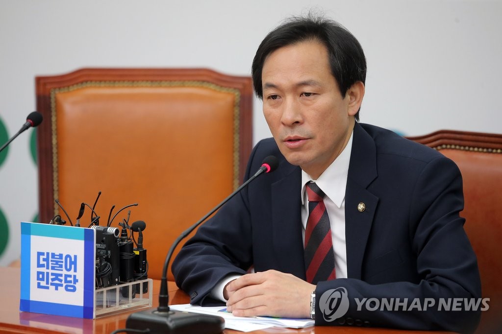 발언하는 우상호