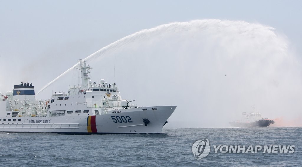 해경 최대 이청호함 소화포 발사