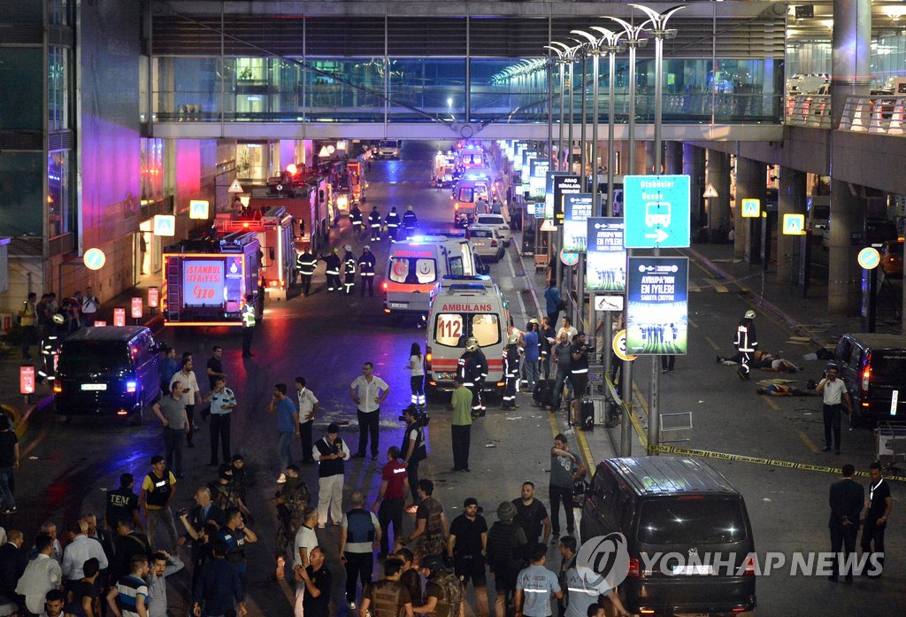 이스탄불 공항서 2건의 폭발…최소 28명 사망