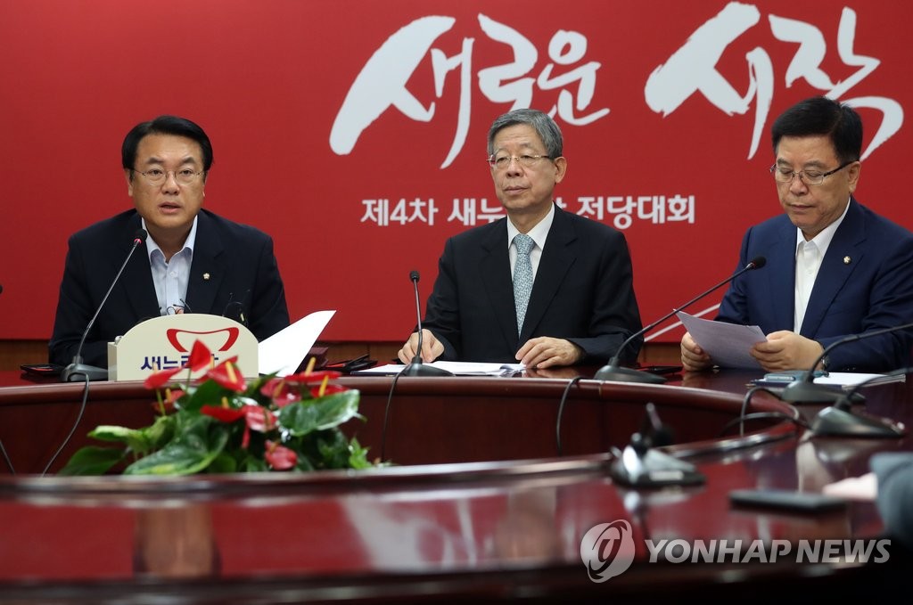 발언하는 정진석 원내대표