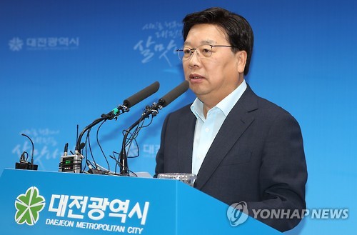 '파기환송' 입장 밝히는 권선택 대전시장