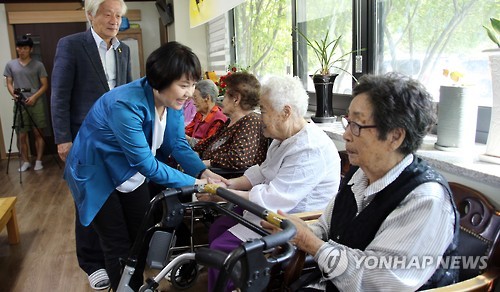 나눔의집 방문한 野 의원들