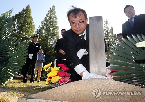 단식 후 첫 활동 나선 이정현