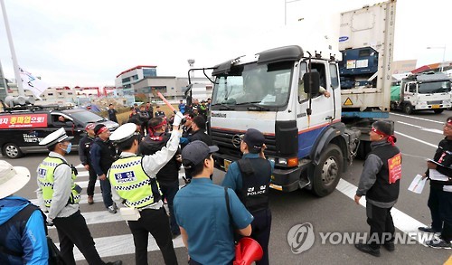 화물연대 운송거부 이틀째 선전전