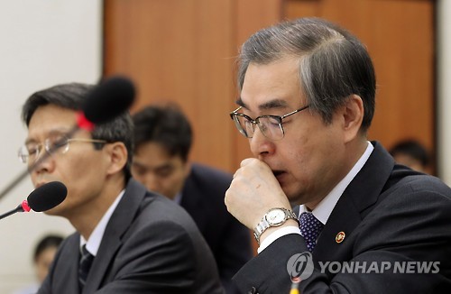 목 가다듬는 공정거래위원장