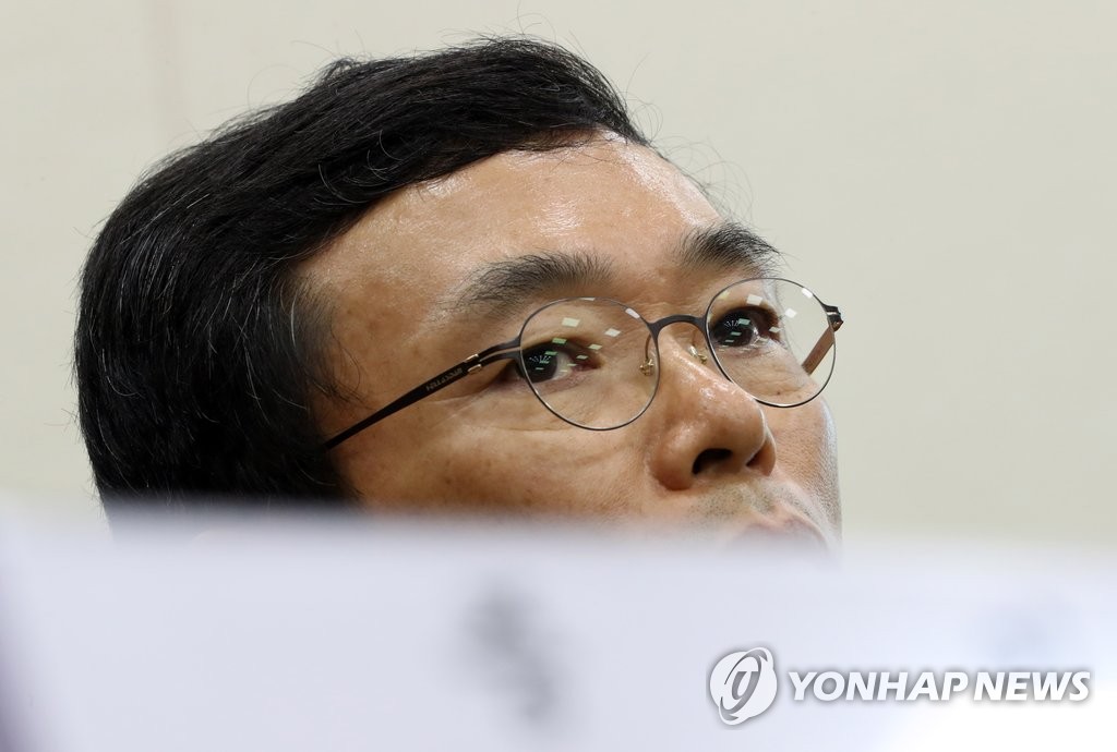'미르 의혹' 이승철 전경련 부회장, 한중연 이사 사임 - 1