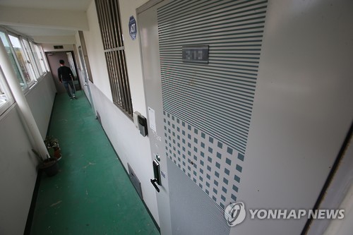 최순실 전 남편 정윤회 거주 아파트 '정적'