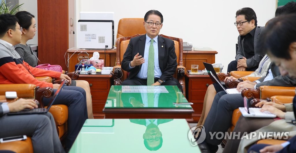 대통령 개헌 발언 입장 말하는 박지원
