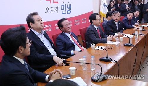 언쟁 벌이는 이정현-정병국