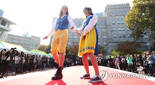2016외국인학생 축제 패션쇼 열린 고려대