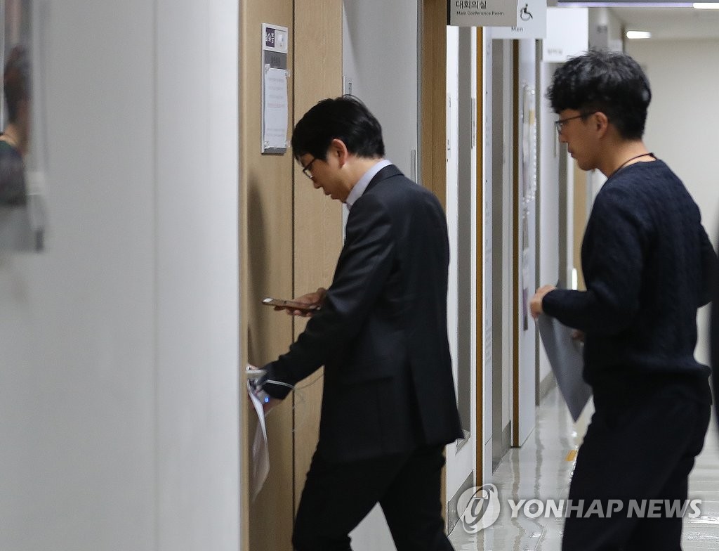 지난 15일 보건복지부는 '비선실세' 최순실씨 자매가 박근혜 대통령을 위해 대리처방을 받아갔다는 정황이 나타나 정확한 사실관계를 확인하기 위해 수사를 의뢰하기로 했다고 밝혔다. 