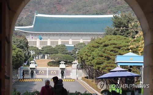 靑 "의혹만으로 퇴진하나"…'최순실 정국' 장기전 채비 - 1