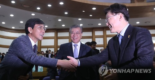 인사 나누는 문재인-안희정-이재명