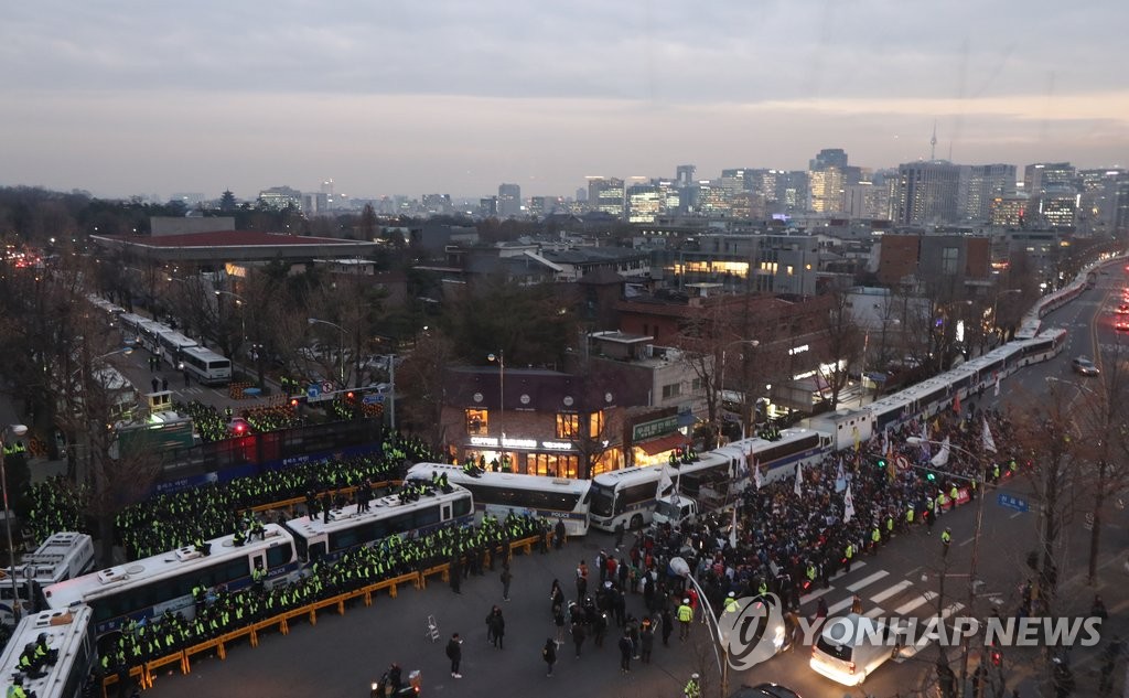 전교조, 청와대 인근까지 행진