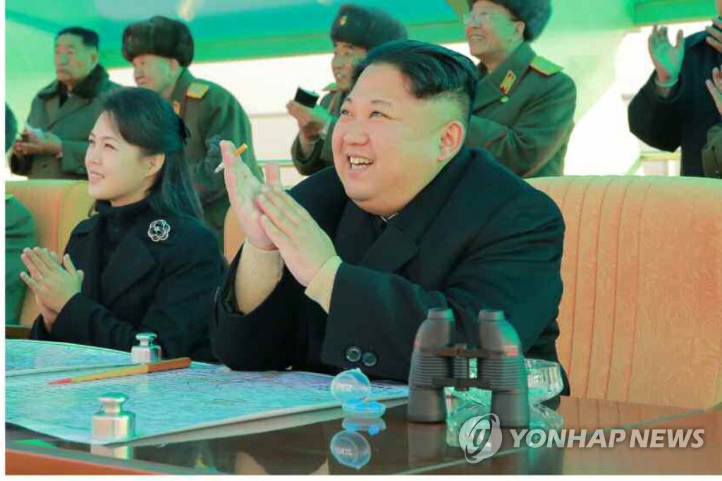 北김정은, 리설주와 공군 지휘관 전투비행술 경기대회 참관