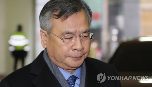 출근하는 박영수 특검