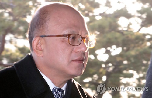 출근하는 박한철 헌법재판소장