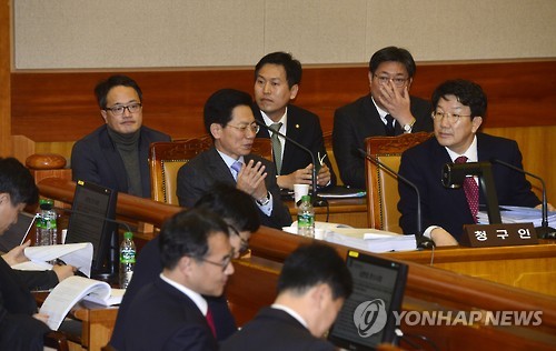 첫 변론기일 참석한 국회 소추위원단