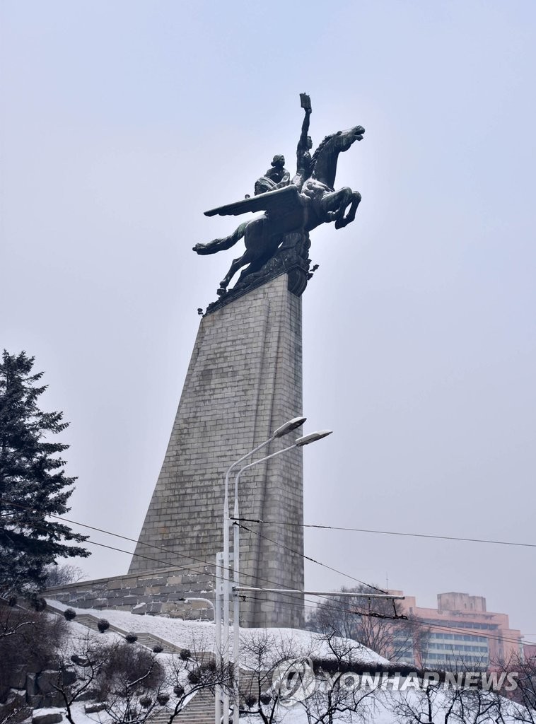 This file photo, taken Jan. 18, 2017, and released by the Choson Sinbo newspaper on Jan. 31, 2017, shows a snow-covered Chollima Statue in Pyongyang, which depicts a mythical horse with a pair of citizens riding the majestic beast. The name of the statue means "thousand-mile horse." (For Use Only in the Republic of Korea. No Redistribution) (Yonhap)