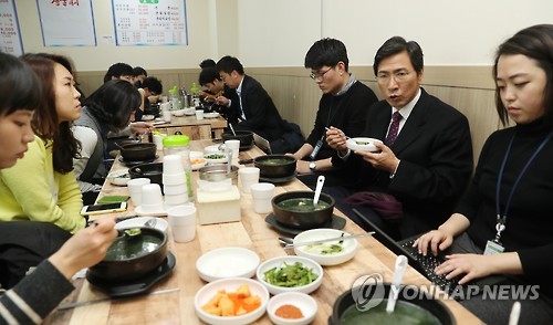 오찬 간담회 하는 안희정 충남지사
