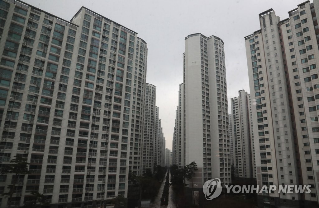 아파트 가격 1년 만에 하락