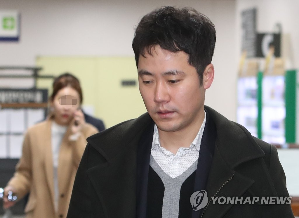 법정 향하는 김경태 크리에이티브아레나 대표