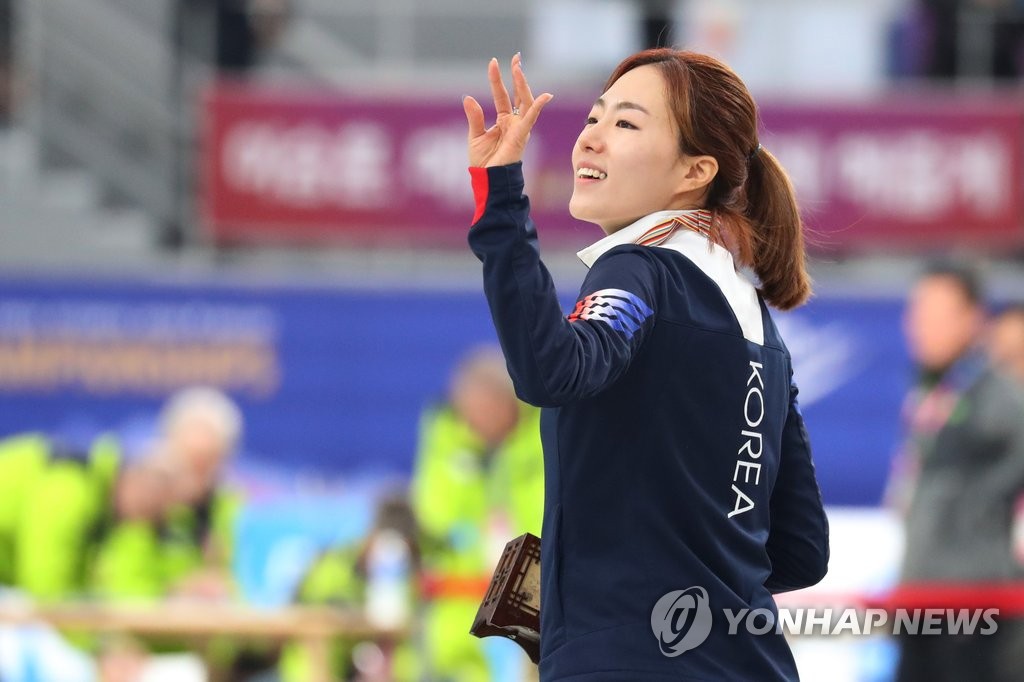 빙속 여제의 손짓