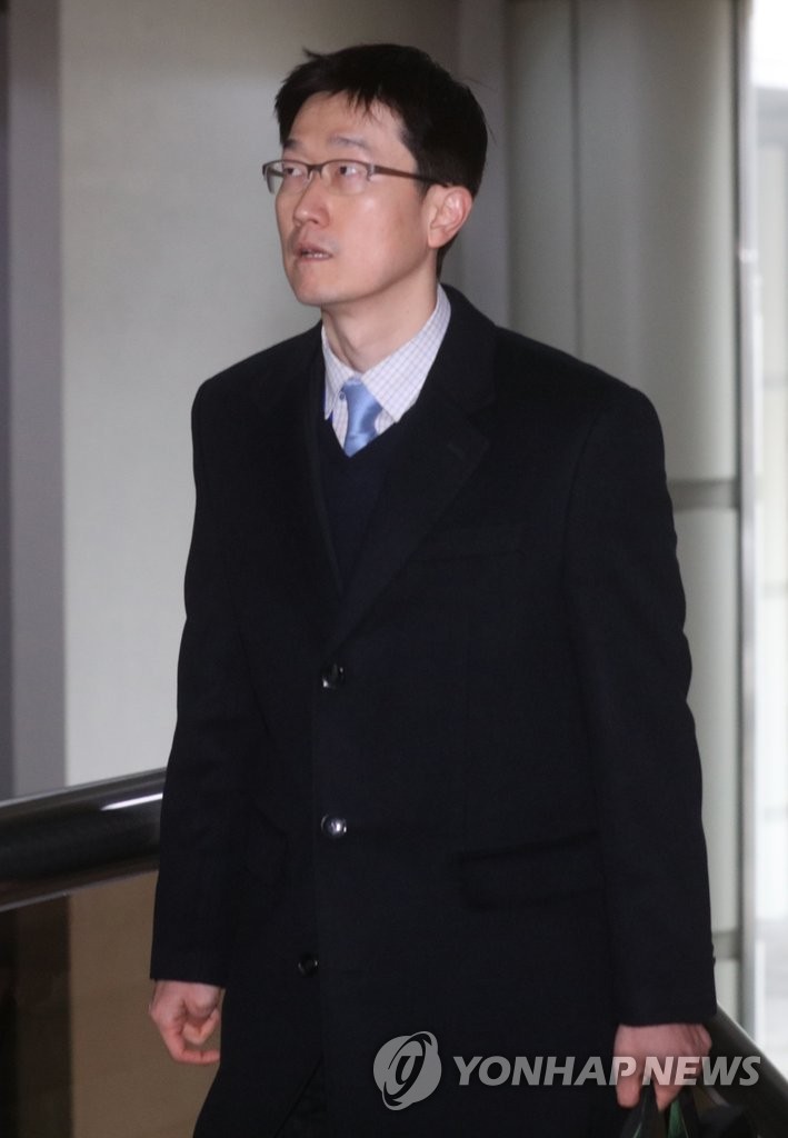법정 온 이수영 전 청와대 행정관