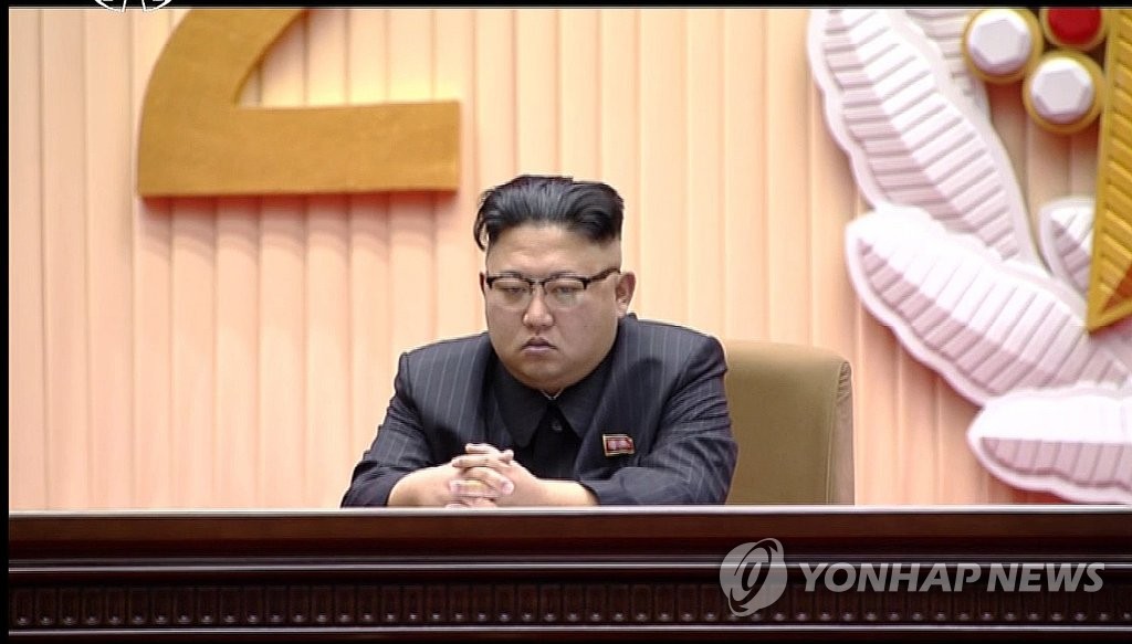 굳은 표정의 김정은